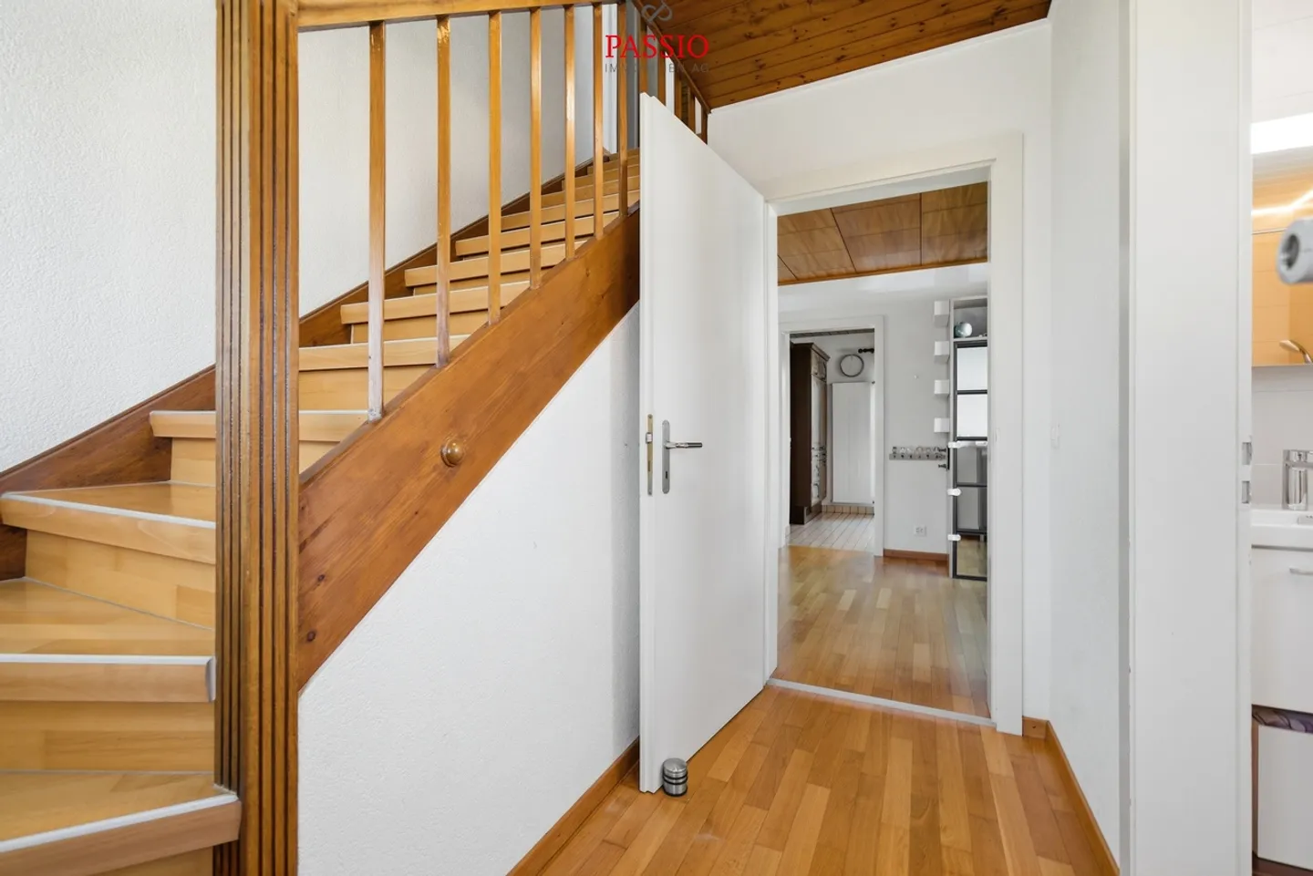 Casa unifamiliare ben tenuta di 6,5 stanze con veranda e giardino idilliaco - Foto 15 di 39