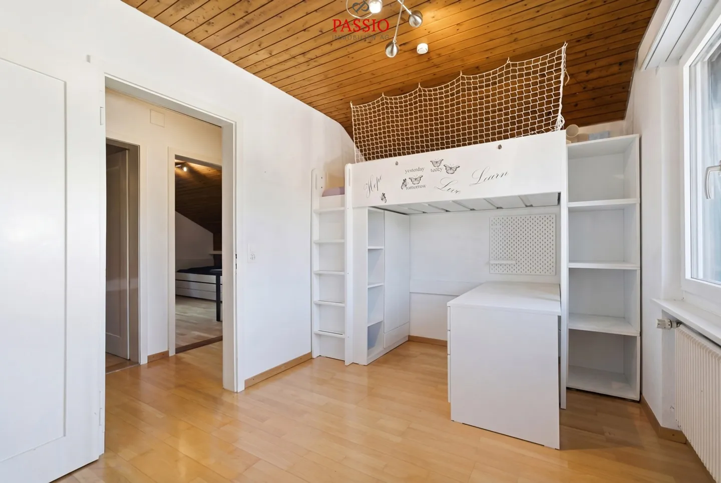 Casa unifamiliare ben tenuta di 6,5 stanze con veranda e giardino idilliaco - Foto 17 di 39