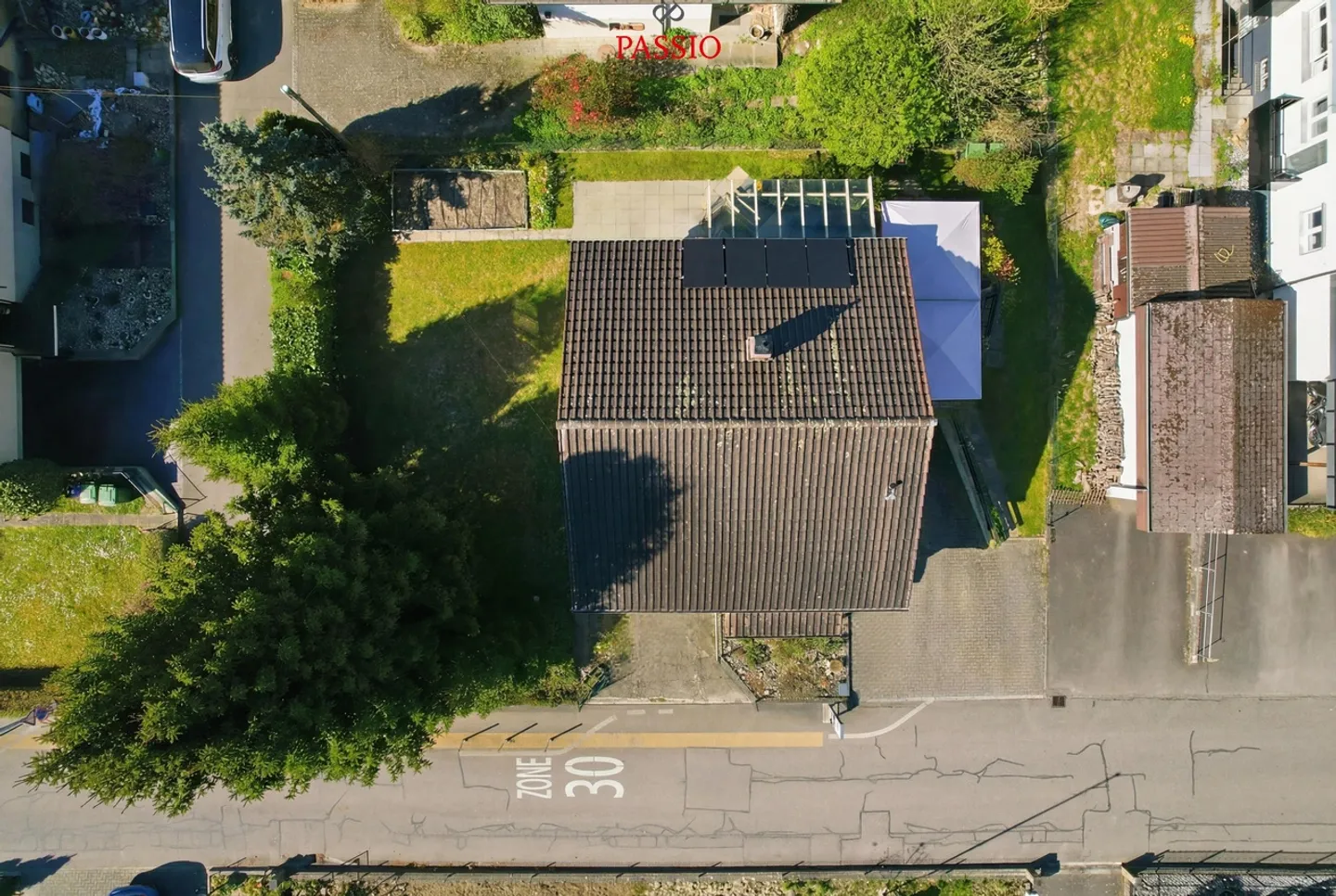 Casa unifamiliare ben tenuta di 6,5 stanze con veranda e giardino idilliaco - Foto 35 di 39