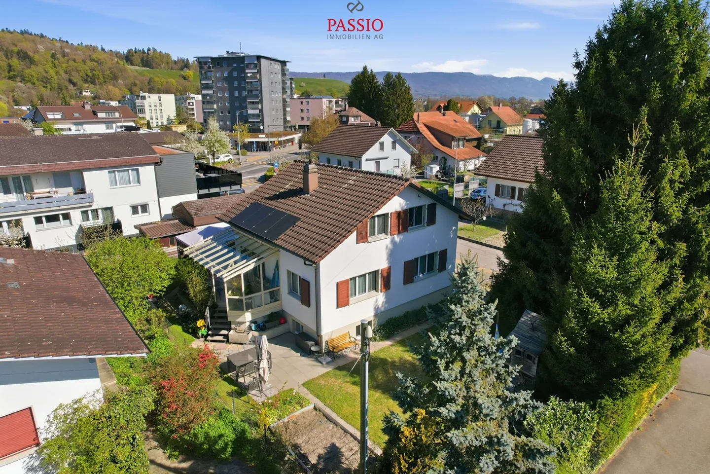 Casa unifamiliare ben tenuta di 6,5 stanze con veranda e giardino idilliaco - Foto 36 di 39