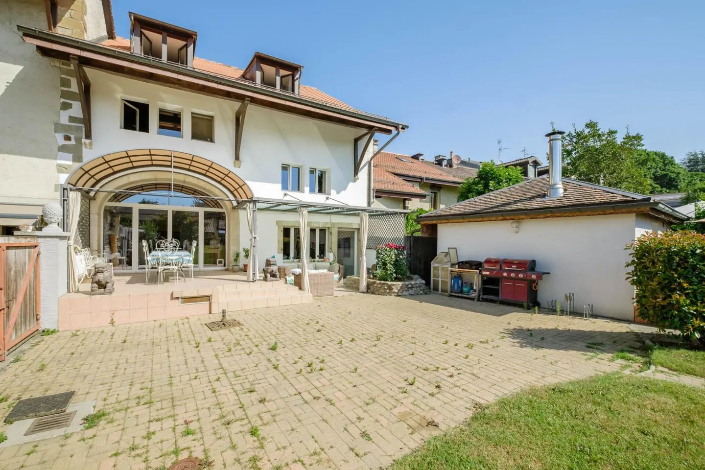 Casa affascinante nel cuore di Laconnex - Foto 1 di 13