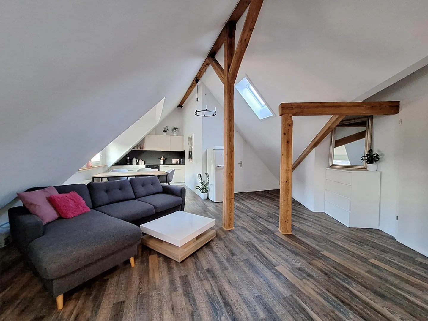 Furnished Attic Apartment in the Center of Dietikon - Photo 1 of 6