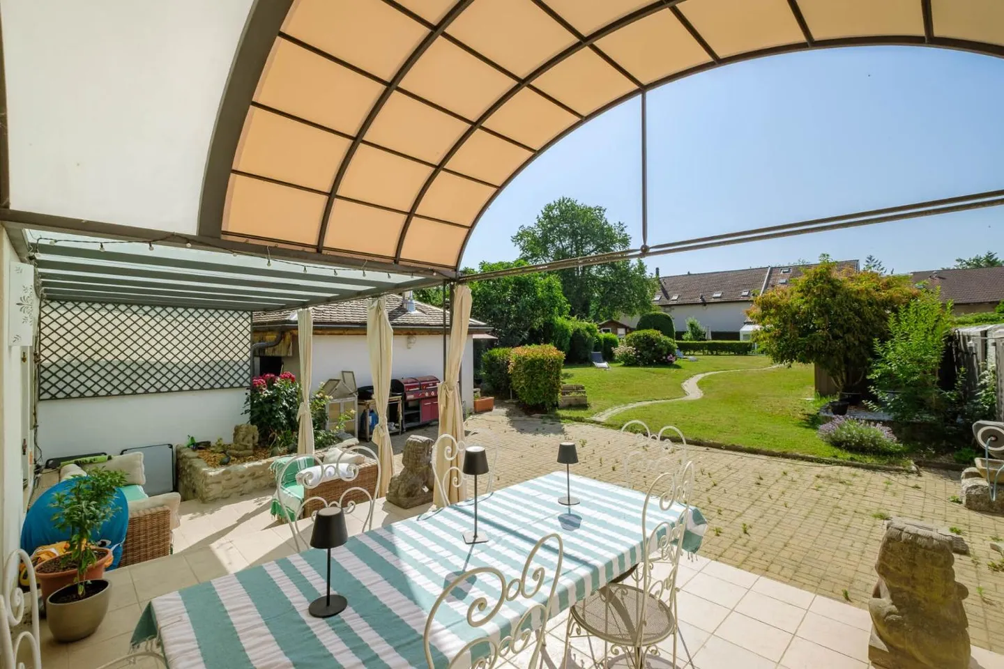 Casa affascinante nel cuore di Laconnex - Foto 2 di 13