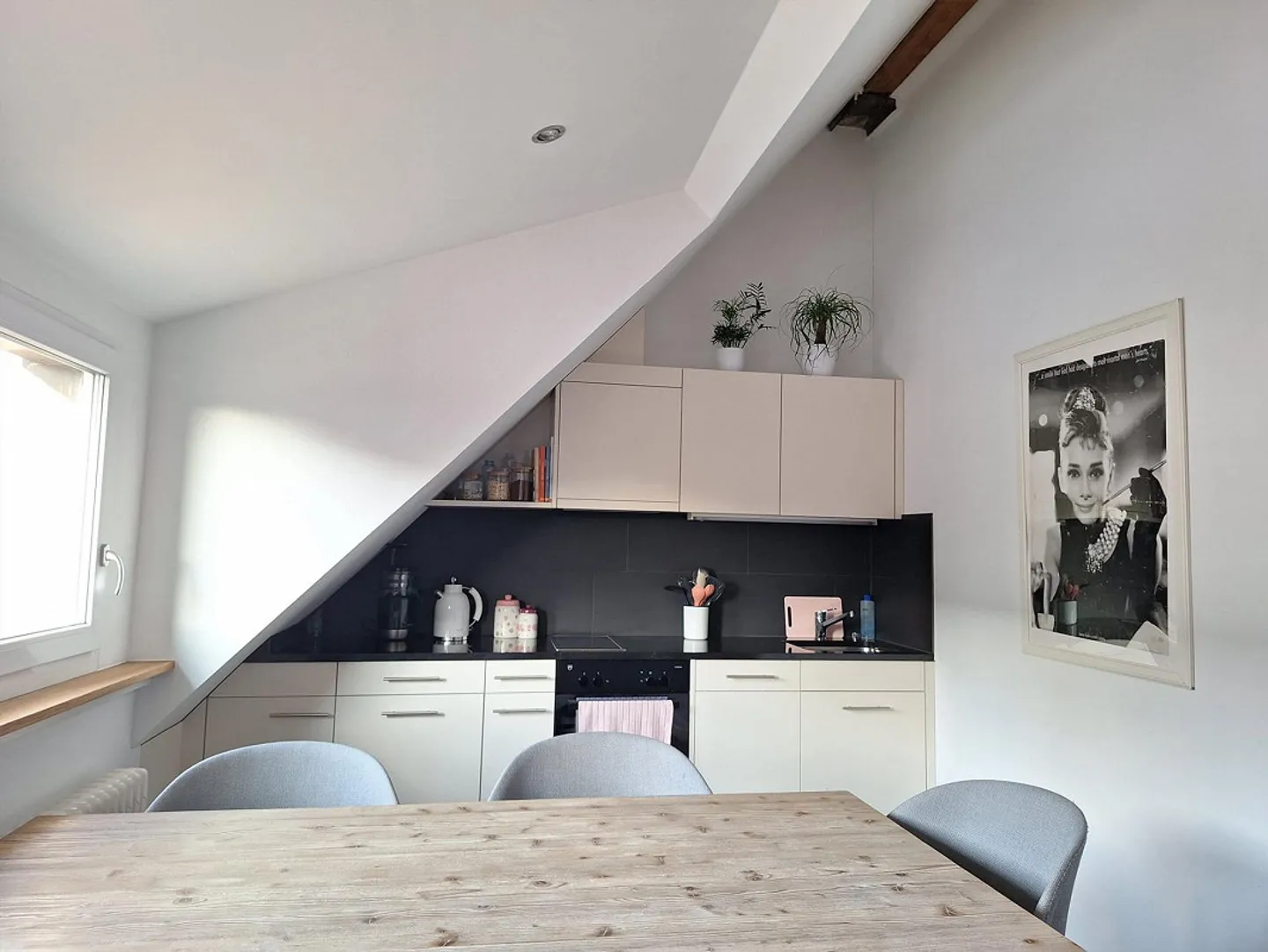 Furnished Attic Apartment in the Center of Dietikon - Photo 3 of 6