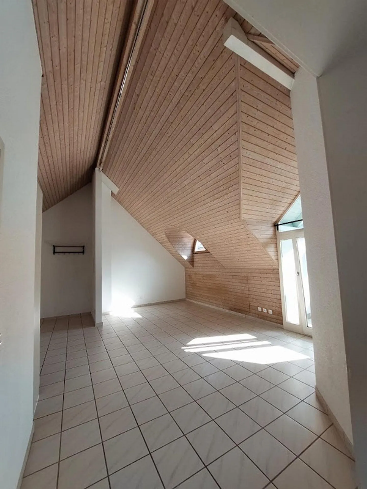 For Rent 2½ - Room Apartment - Photo 2 of 5