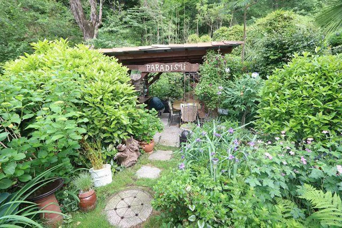 5 1/2-Room Corner House with Pool and Garden - Photo 27 of 32