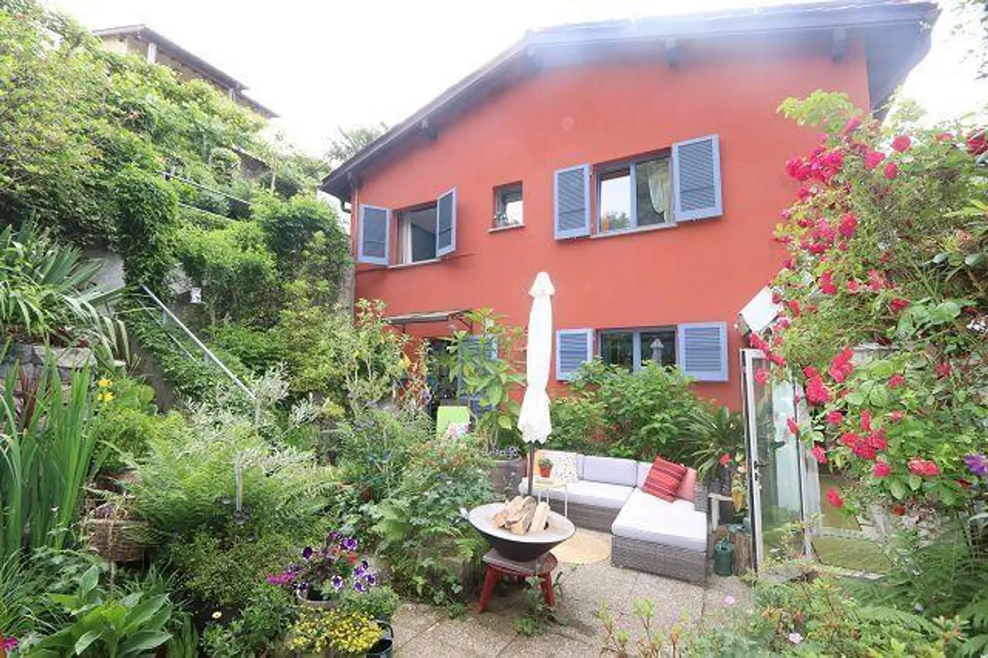 5 1/2-Room Corner House with Pool and Garden - Photo 20 of 32