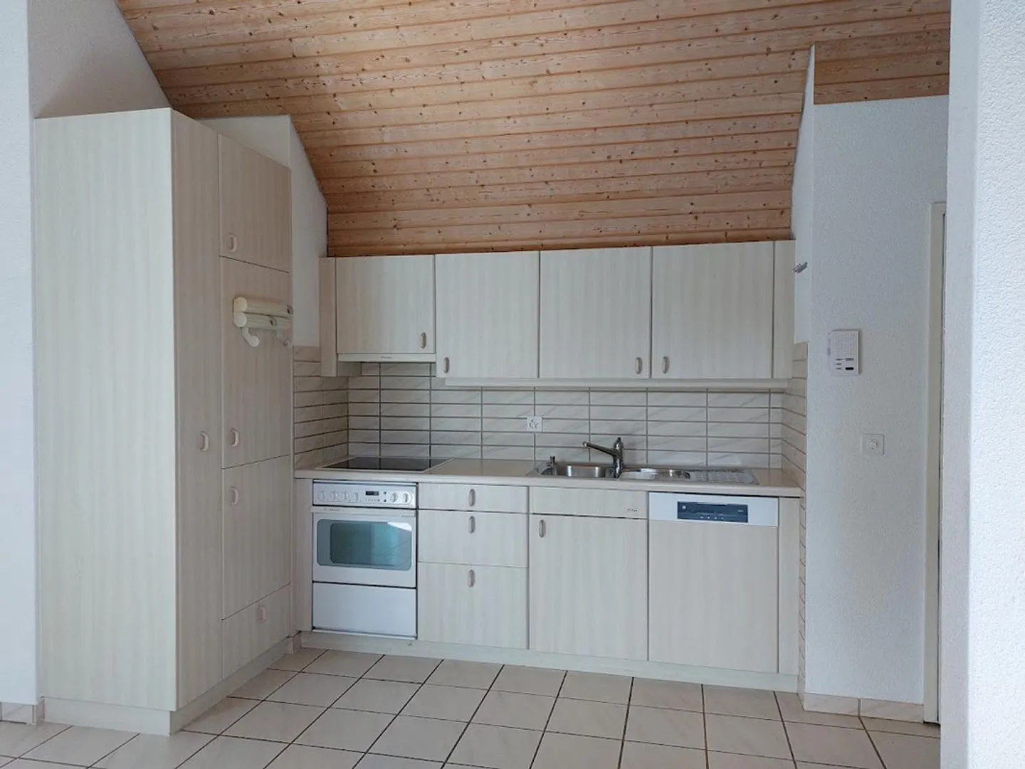 For Rent 2½ - Room Apartment - Photo 1 of 5