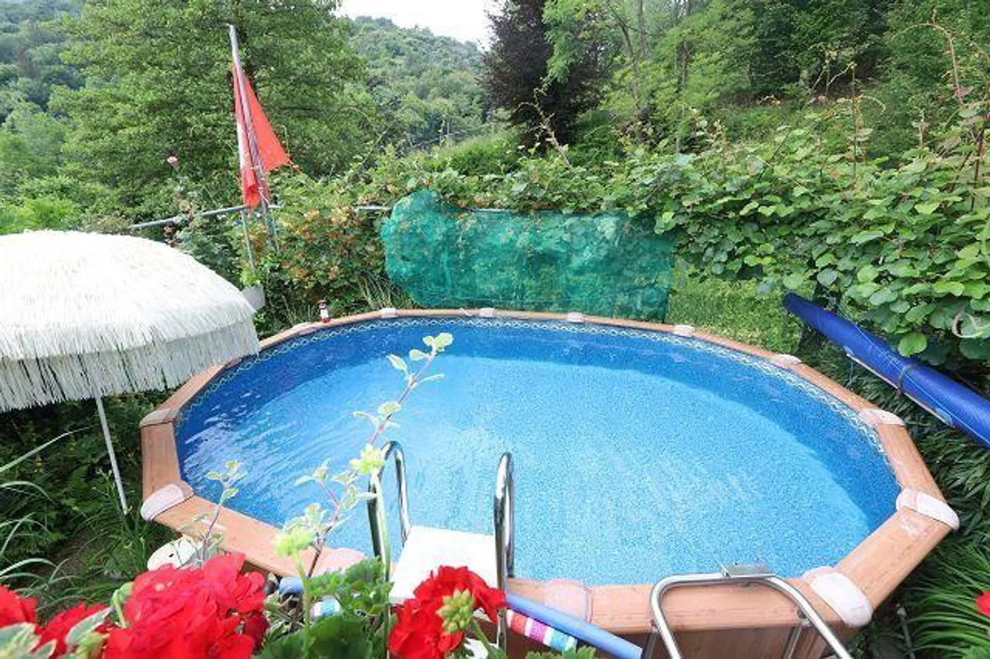 5 1/2-Room Corner House with Pool and Garden - Photo 21 of 32