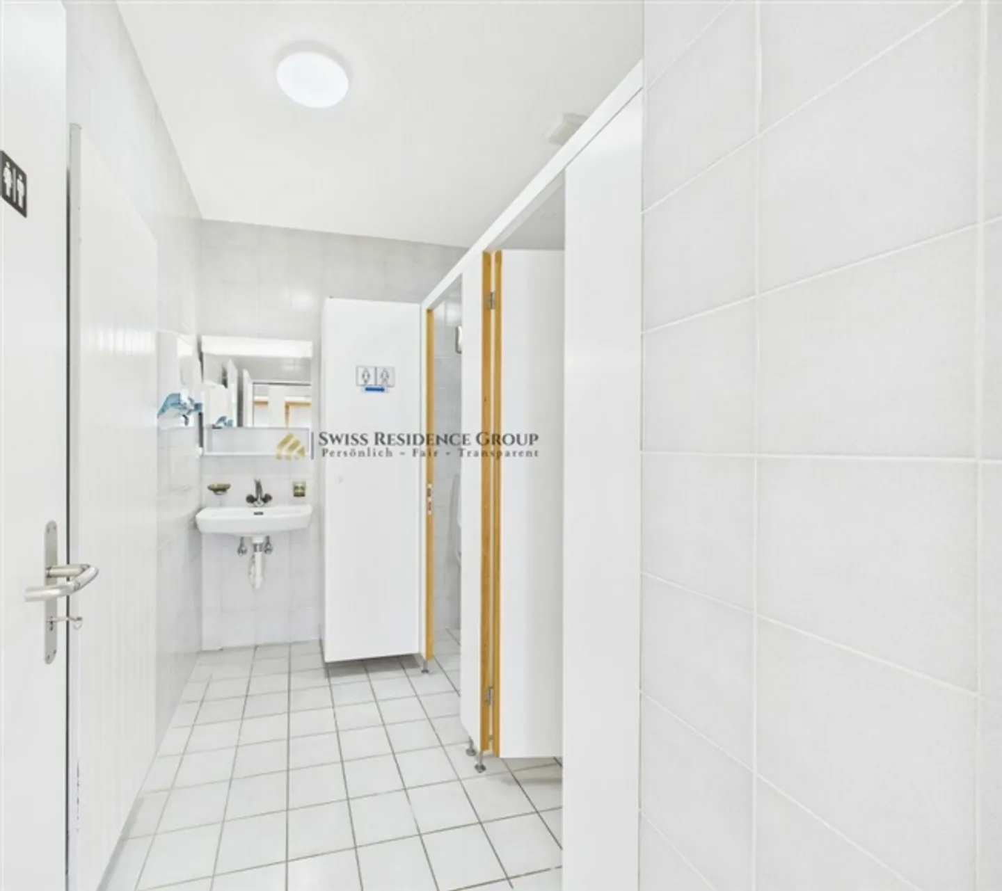 Well-maintained commercial premises in the best location in Bäch on Lake Zurich - Photo 5 of 18