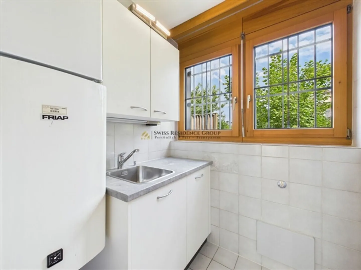 Well-maintained commercial premises in the best location in Bäch on Lake Zurich - Photo 9 of 18