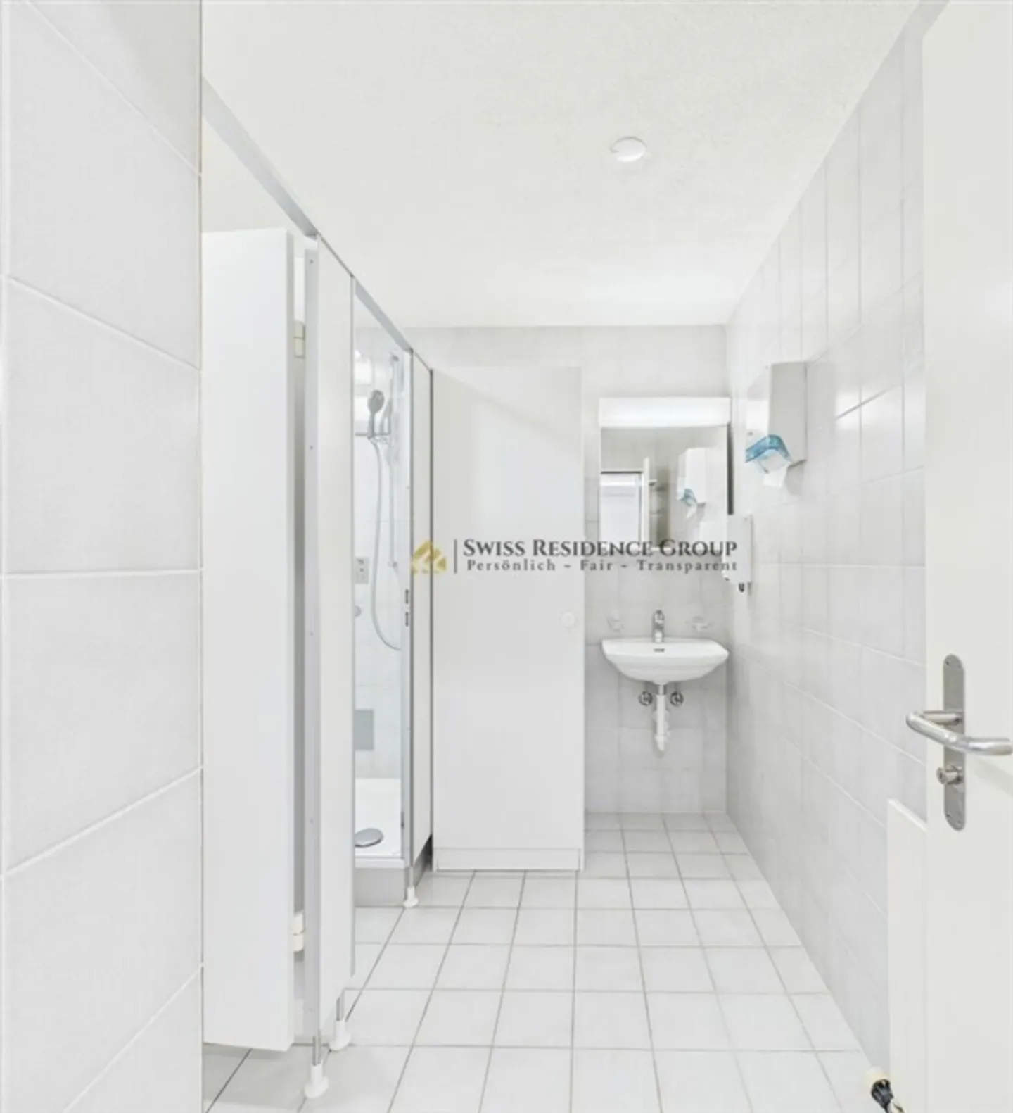 Well-maintained commercial premises in the best location in Bäch on Lake Zurich - Photo 6 of 18