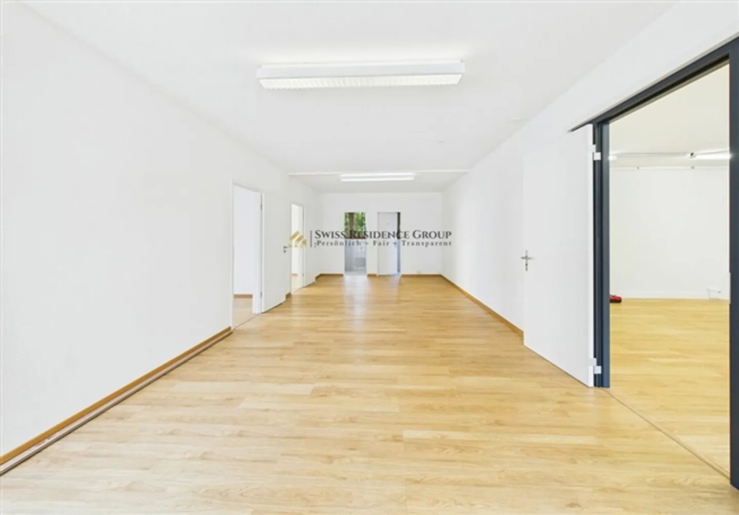 Well-maintained commercial premises in the best location in Bäch on Lake Zurich - Photo 7 of 18