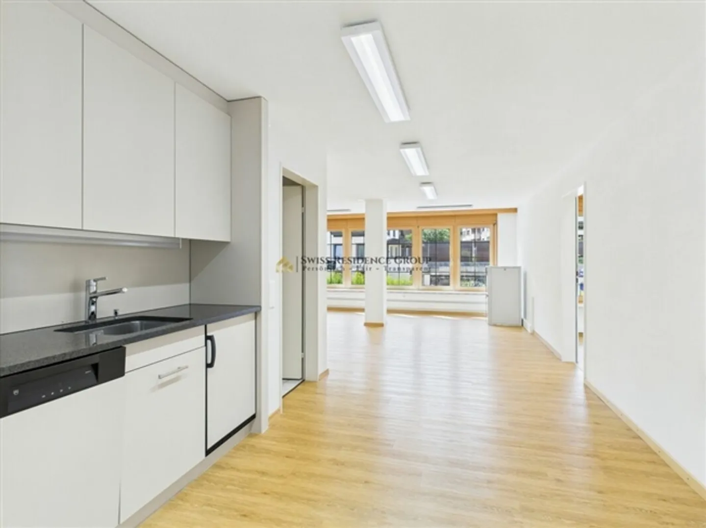 Well-maintained commercial premises in the best location in Bäch on Lake Zurich - Photo 14 of 18