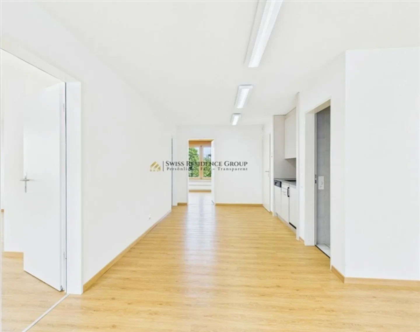 Well-maintained commercial premises in the best location in Bäch on Lake Zurich - Photo 15 of 18