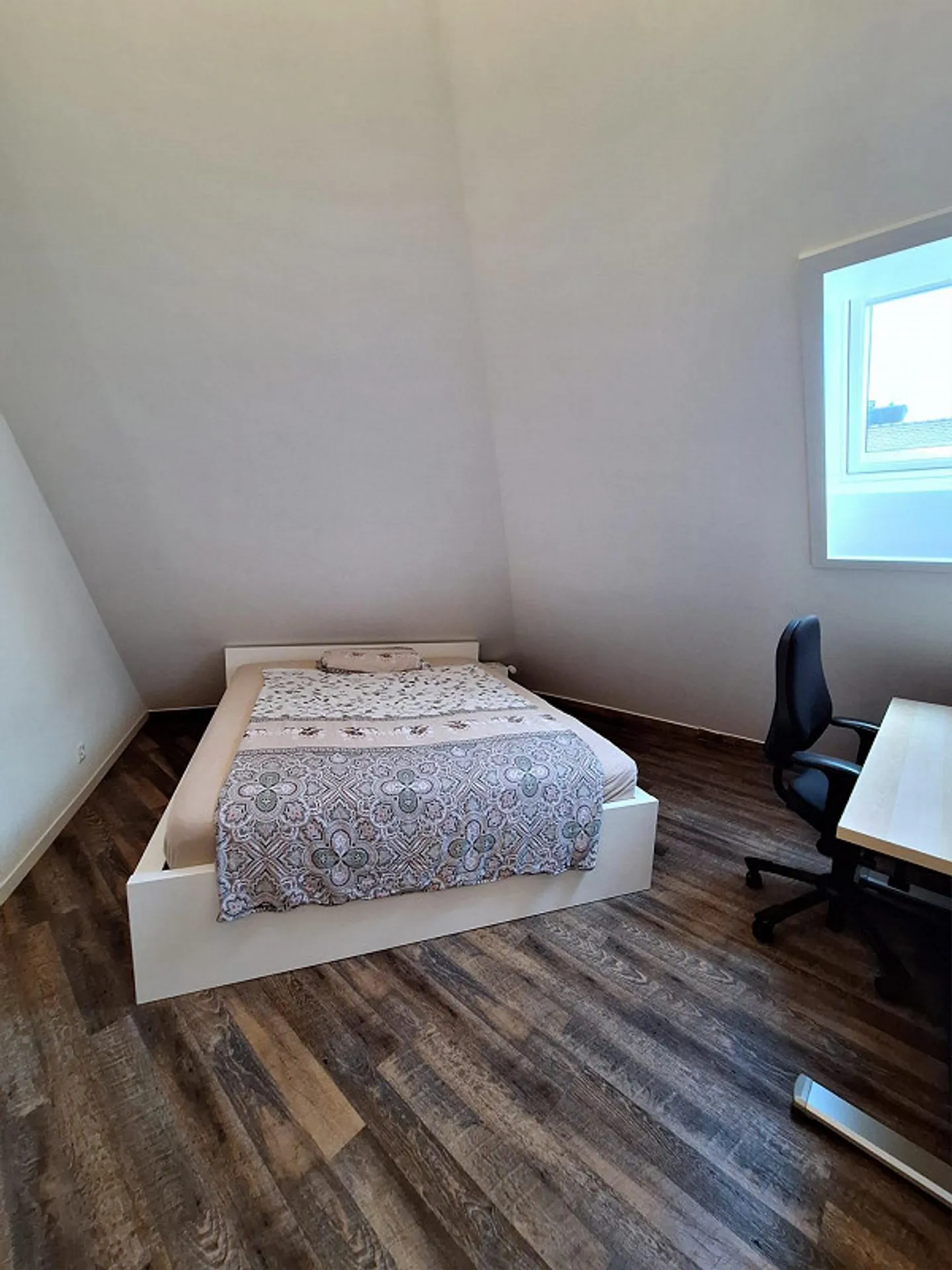 Furnished Attic Apartment in the Center of Dietikon - Photo 5 of 6