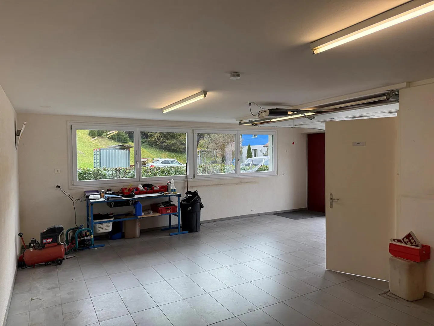 Der Ort für Ihr Wachstum – Werkstatt mit Büros, Lager, Parkplätzen - Foto 1 von 7