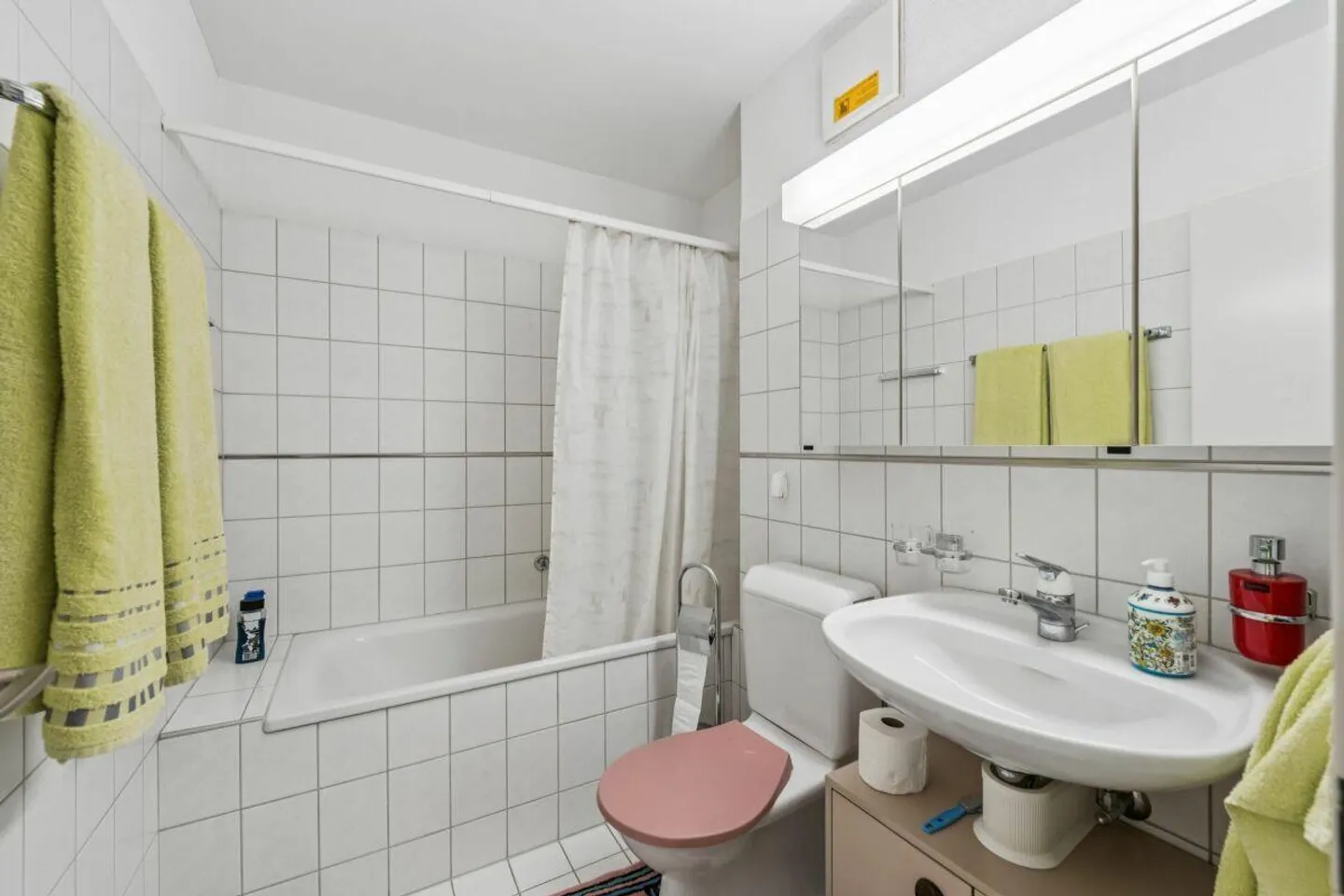 Comfortable 3-room apartment with balcony and good connections - Photo 8 of 11