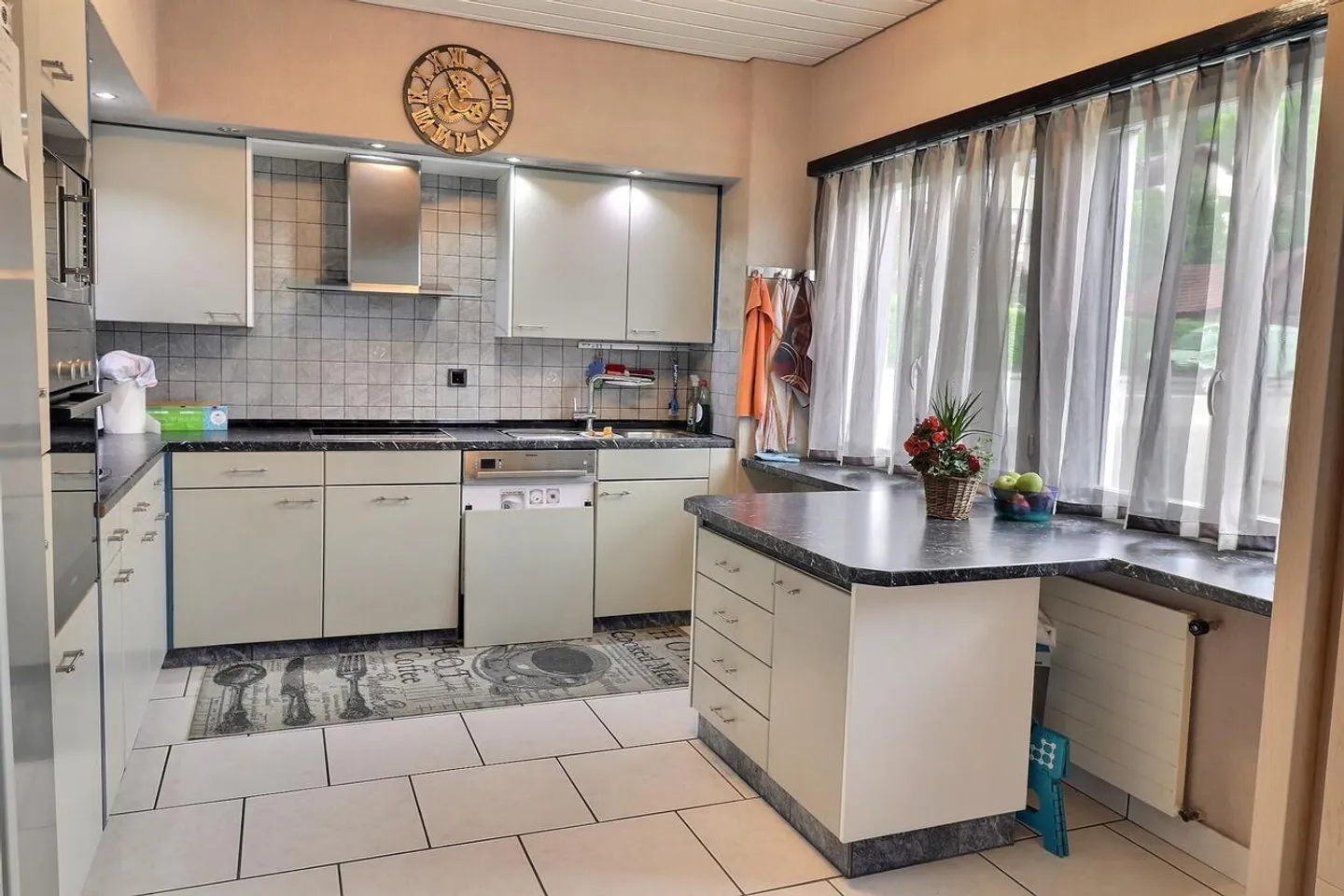 Large house with 2 apartments and swimming pool in occupied life annuity without rent - Photo 4 of 24