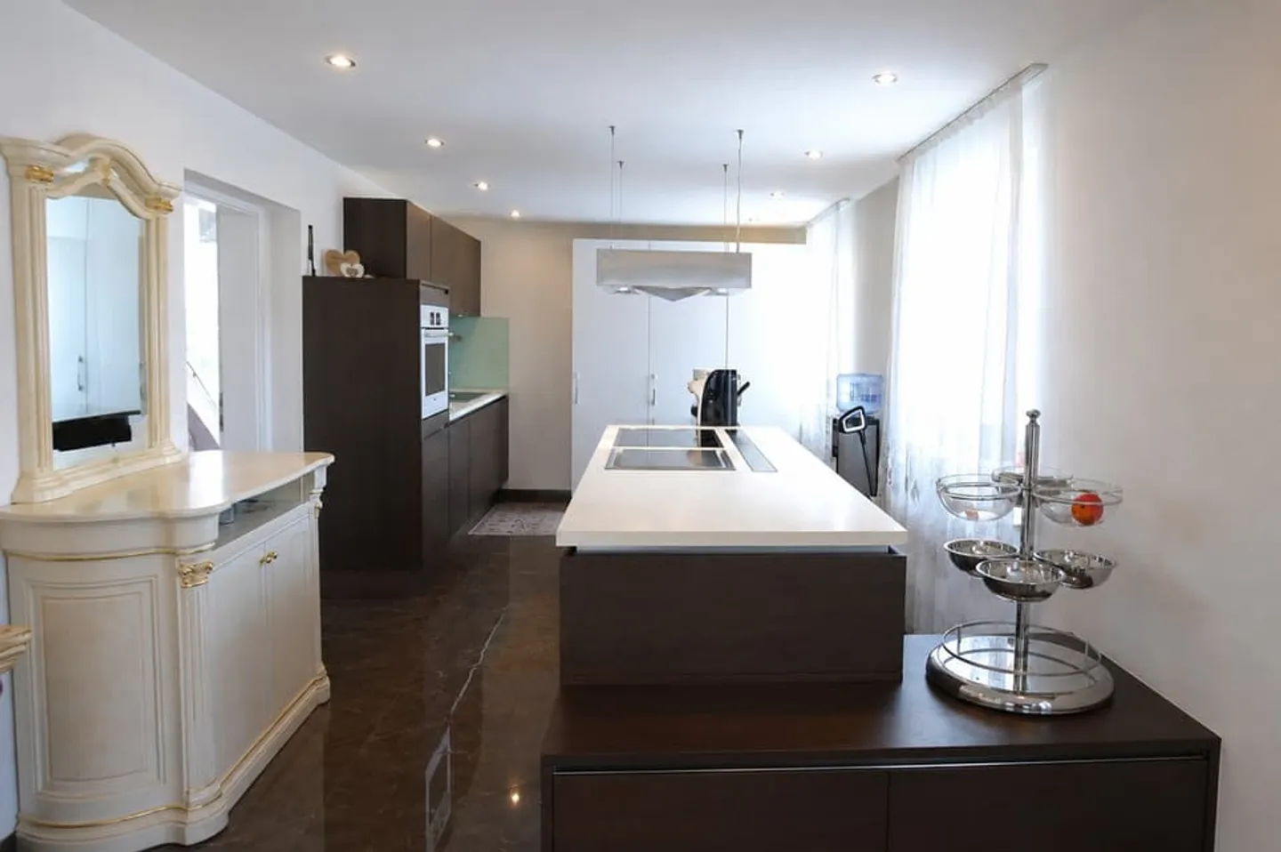 Charaktervolle Immobilie mit 3 Wohnungen - 393 m² Wohnfläche in Romont - Foto 4 von 13