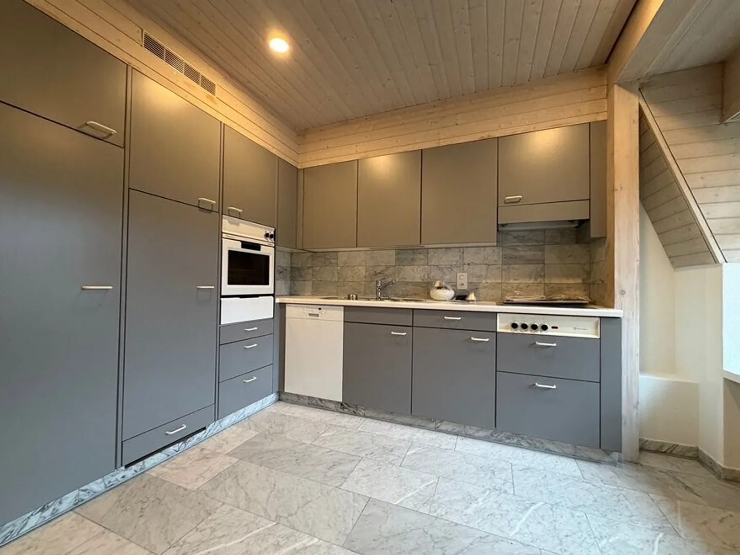 Maisonette im Dachgeschoss. Stilvoll, hell und besonders - Foto 2 von 8