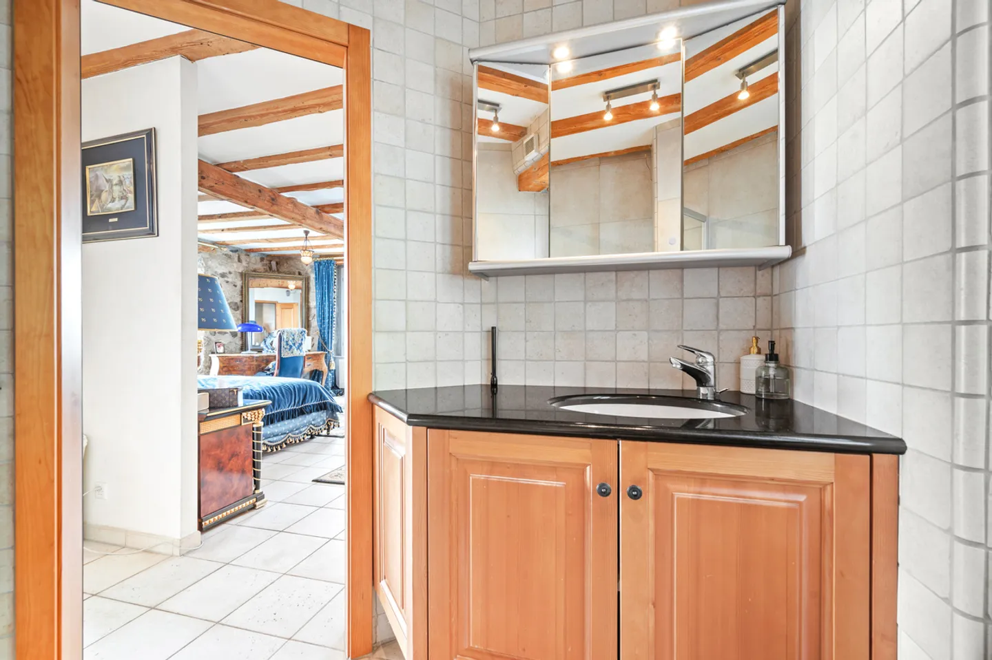 Charming Property with Panoramic Views of the Heights of Montreux - Photo 10 of 20