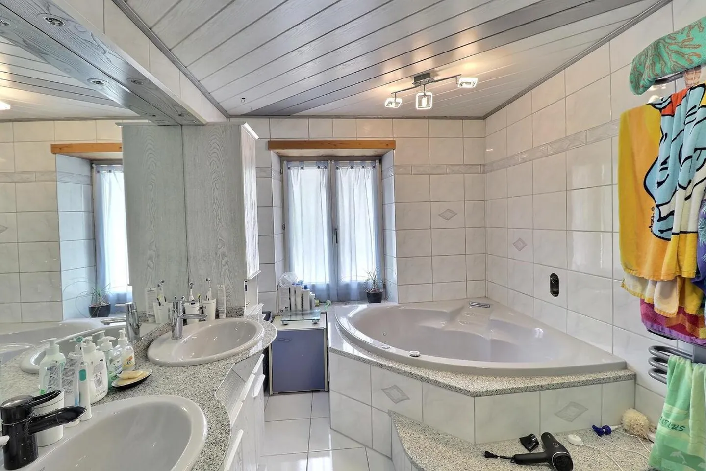 Large house with 2 apartments and swimming pool in occupied life annuity without rent - Photo 21 of 24