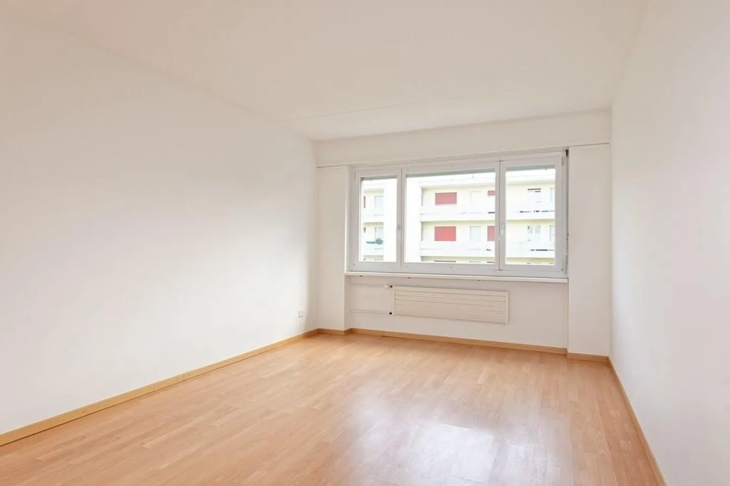 Vista nel verde in un quartiere adatto alle famiglie - Foto 5 di 7