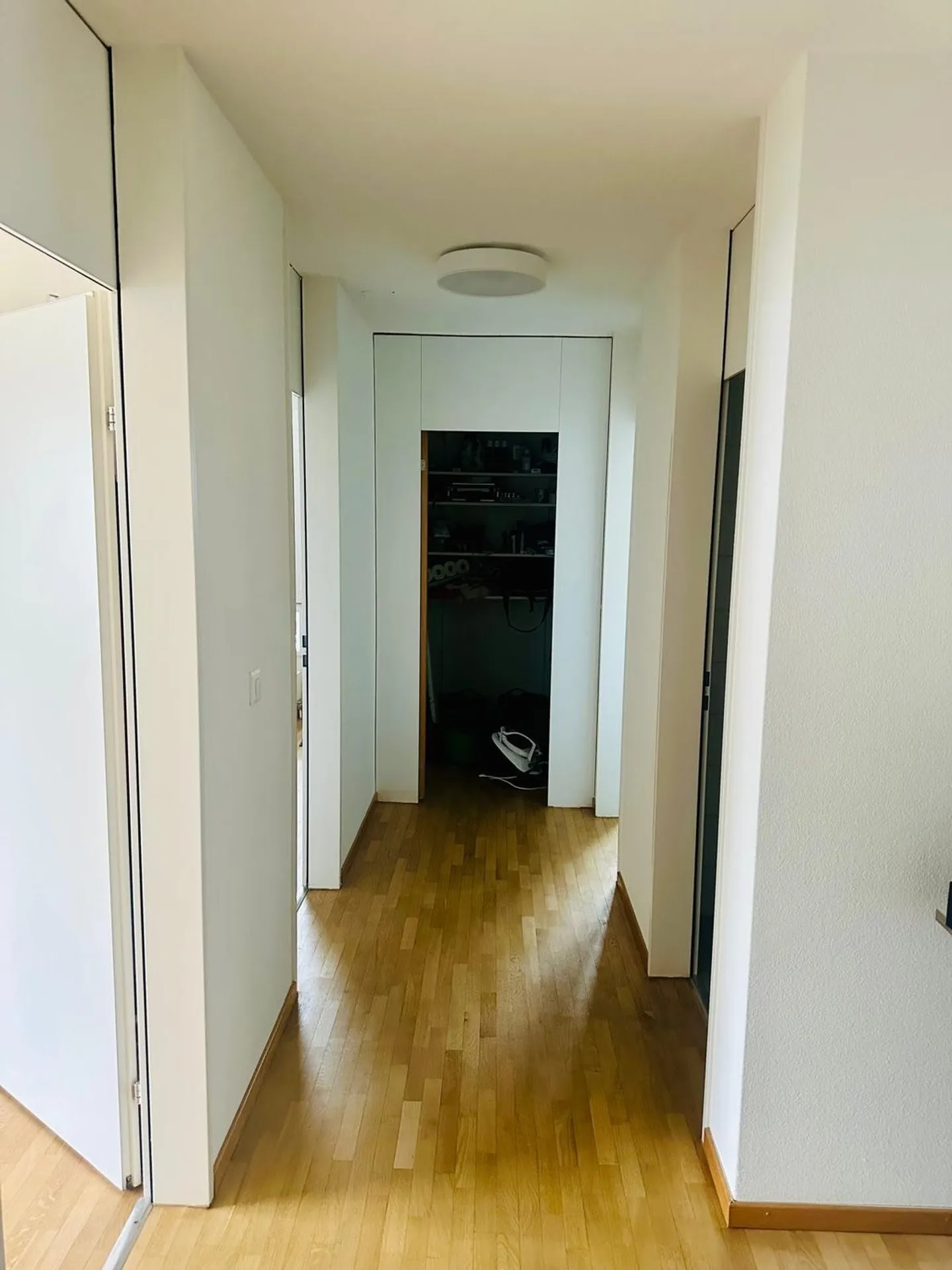 Appartement ensoleillé avec grand balcon - calme et familial - Photo 4 sur 9