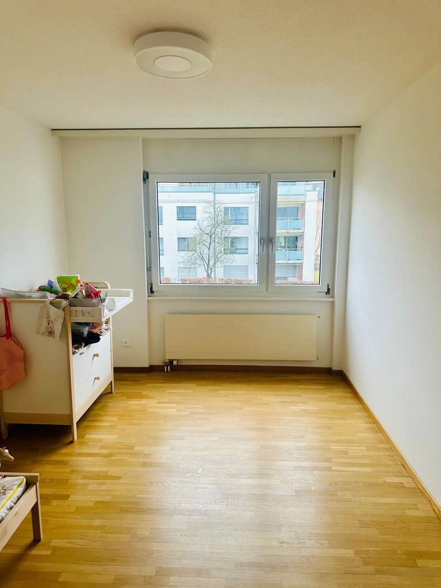 Appartement ensoleillé avec grand balcon - calme et familial - Photo 7 sur 9