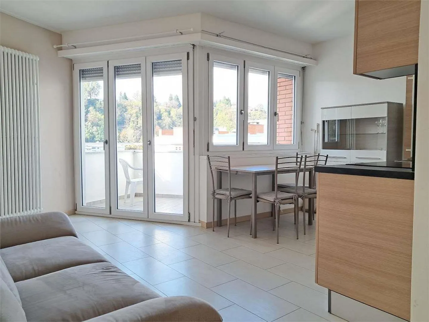 Attico rinnovato con vista - Foto 1 di 10