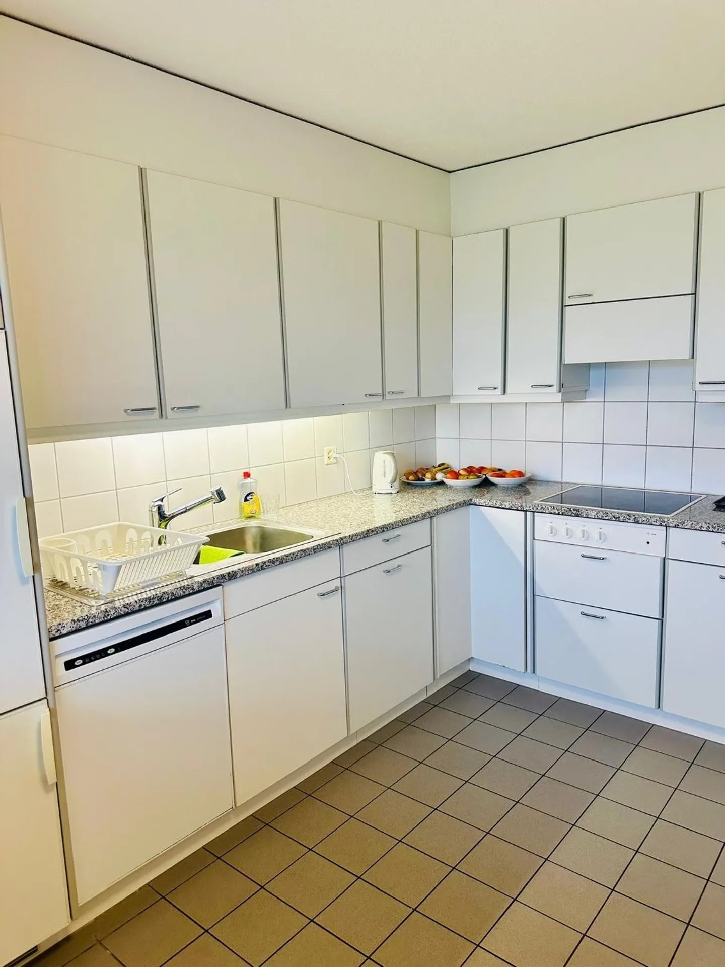 Appartement ensoleillé avec grand balcon - calme et familial - Photo 3 sur 9