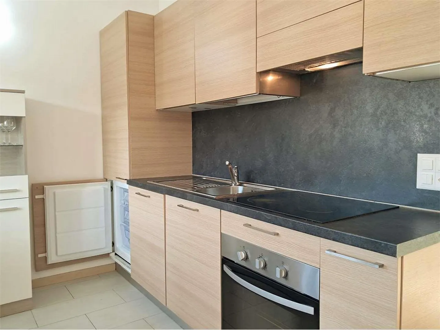 Attico rinnovato con vista - Foto 4 di 10