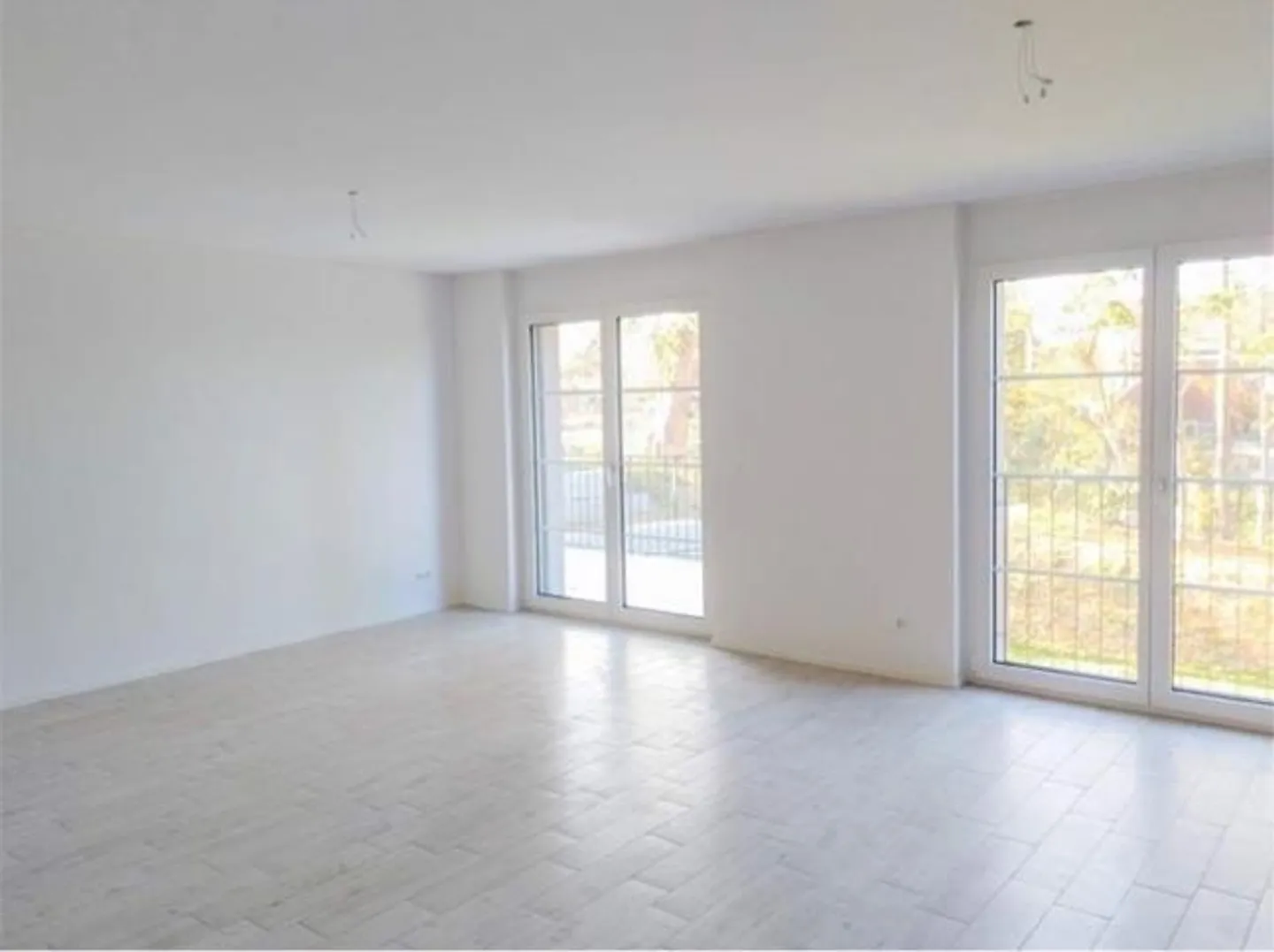 Moderne 2.5 Zimmer-Wohnung mit grossen Sitzplatz - Foto 3 von 4