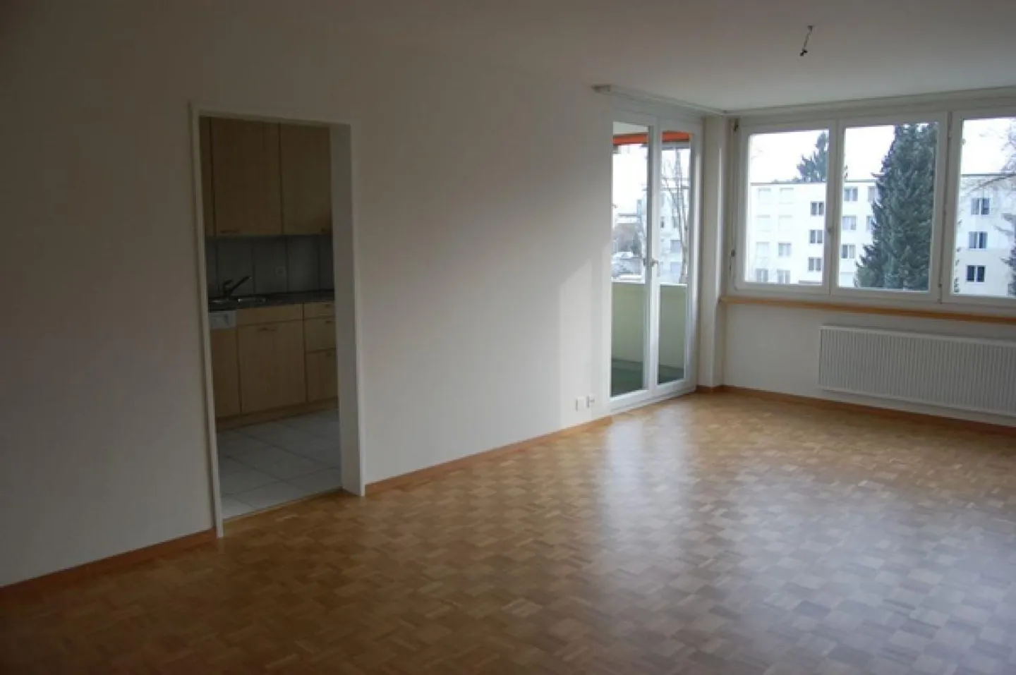 Appartamento ristrutturato con 4 stanze nel quartiere Oberwies ti aspetta! - Foto 2 di 12