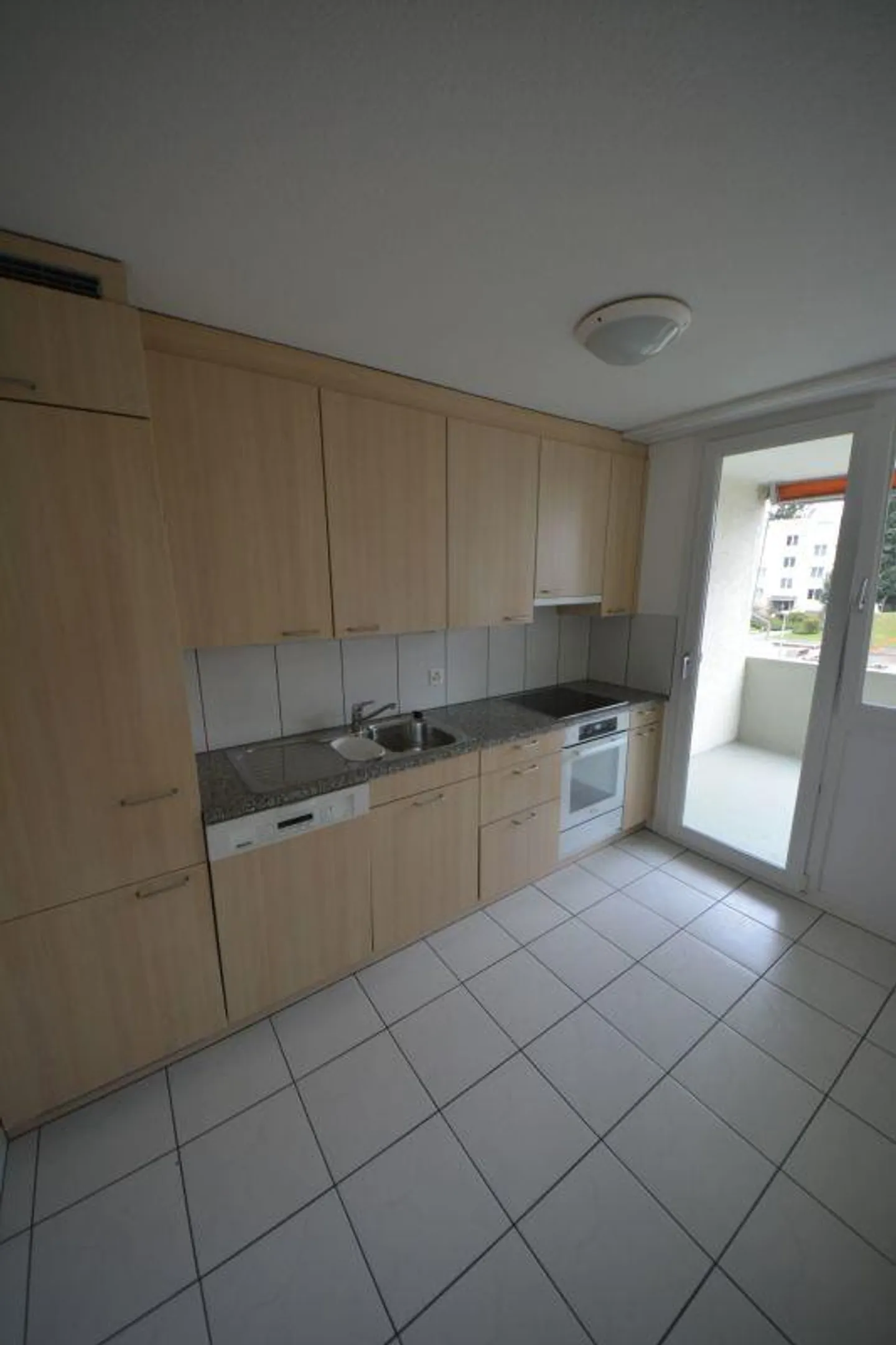 Appartamento ristrutturato con 4 stanze nel quartiere Oberwies ti aspetta! - Foto 4 di 12
