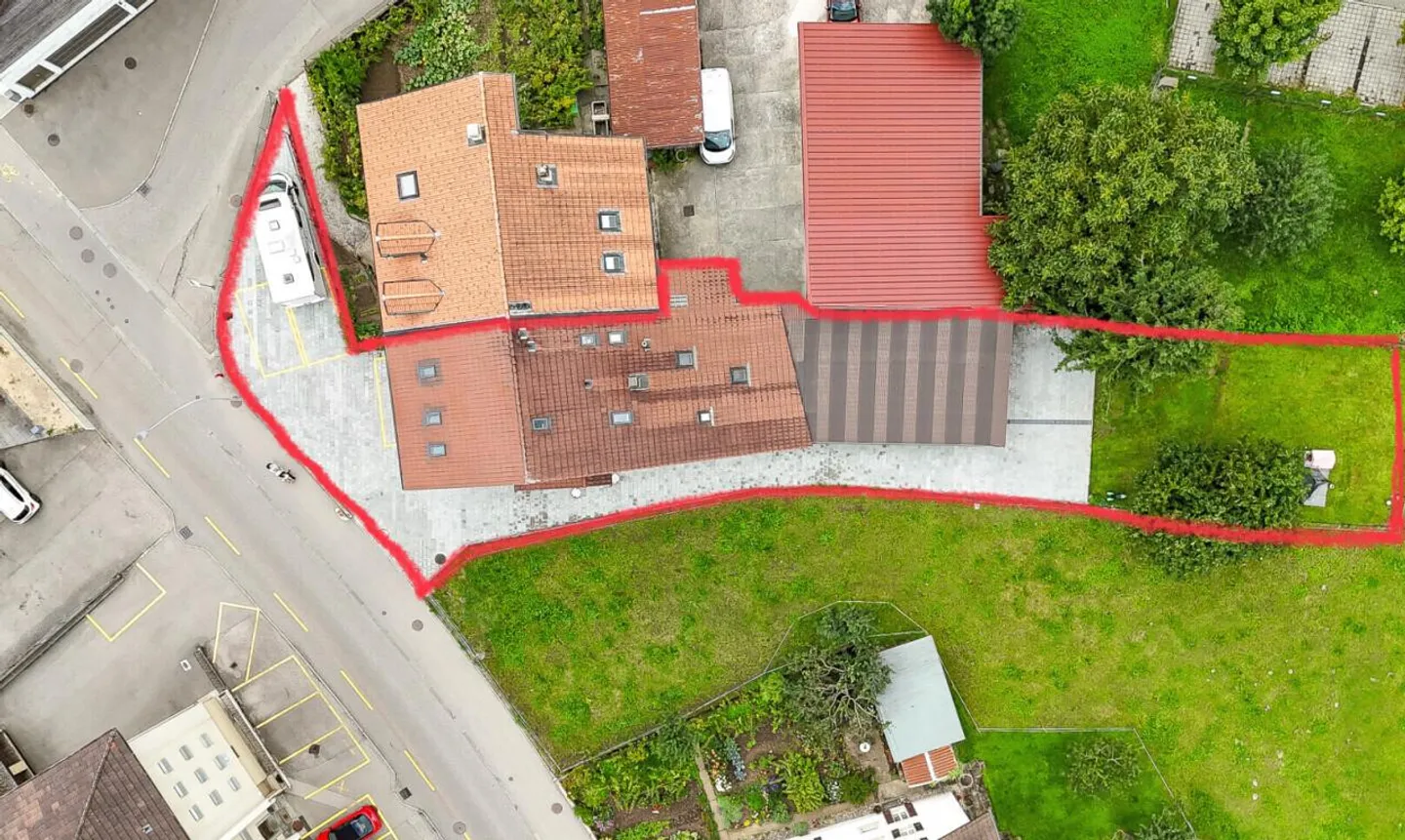 IMMEUBLE DE RENDEMENT RÉNOVÉ, AU CALME, PROCHE DE BULLE EN PLEIN ESSOR - Photo 2 sur 13