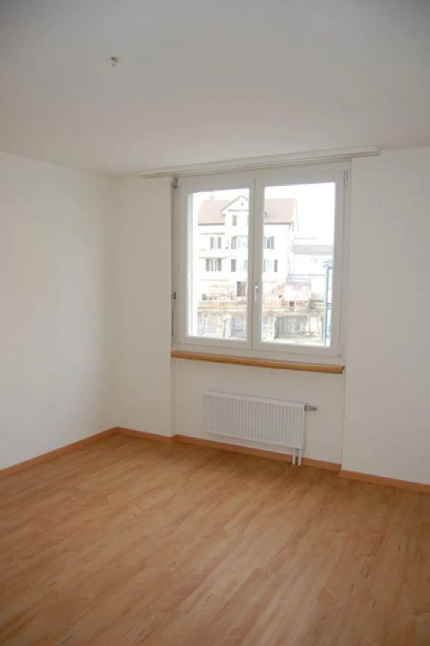 Appartamento ristrutturato con 4 stanze nel quartiere Oberwies ti aspetta! - Foto 6 di 12