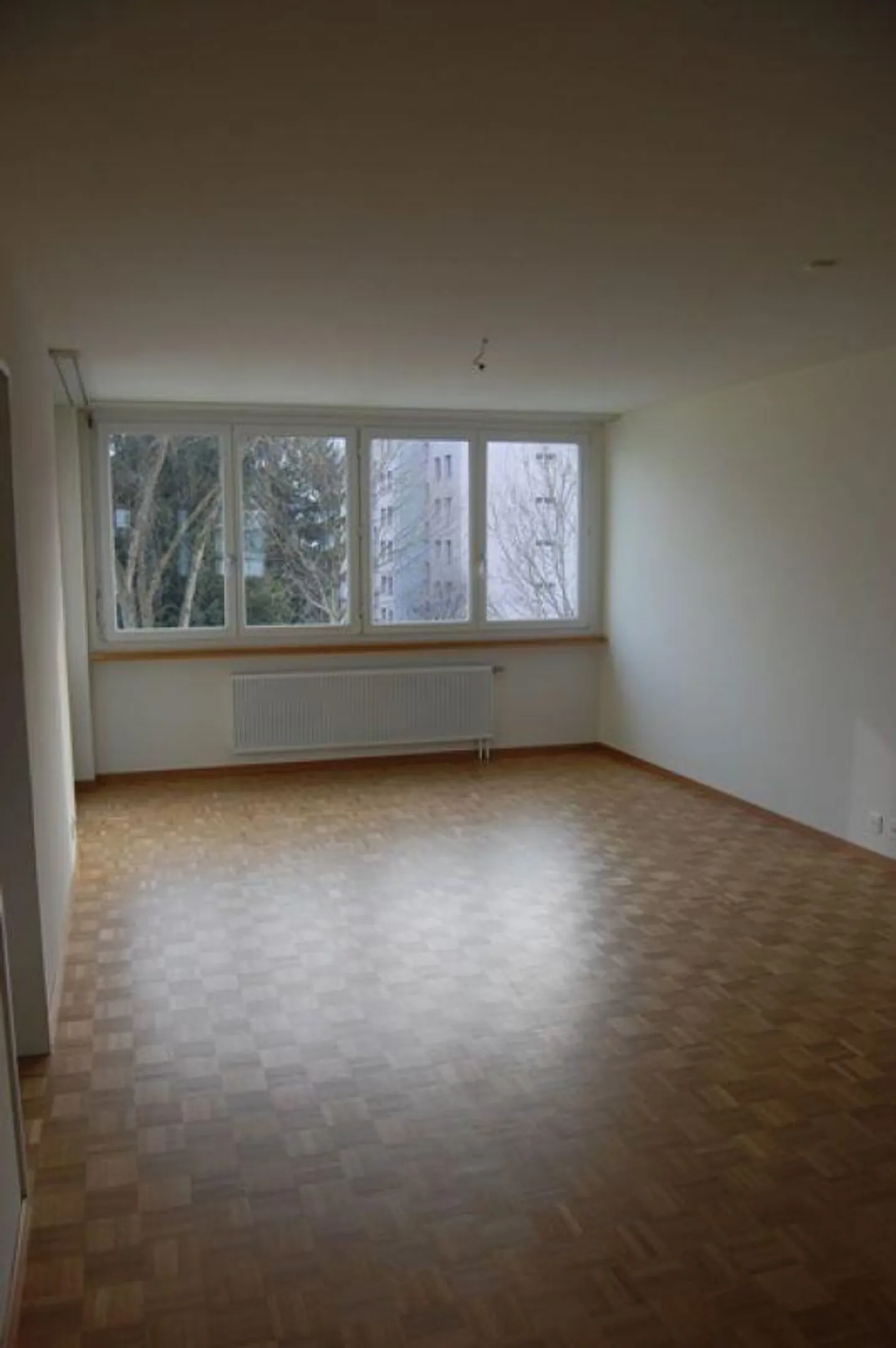 Appartamento ristrutturato con 4 stanze nel quartiere Oberwies ti aspetta! - Foto 3 di 12