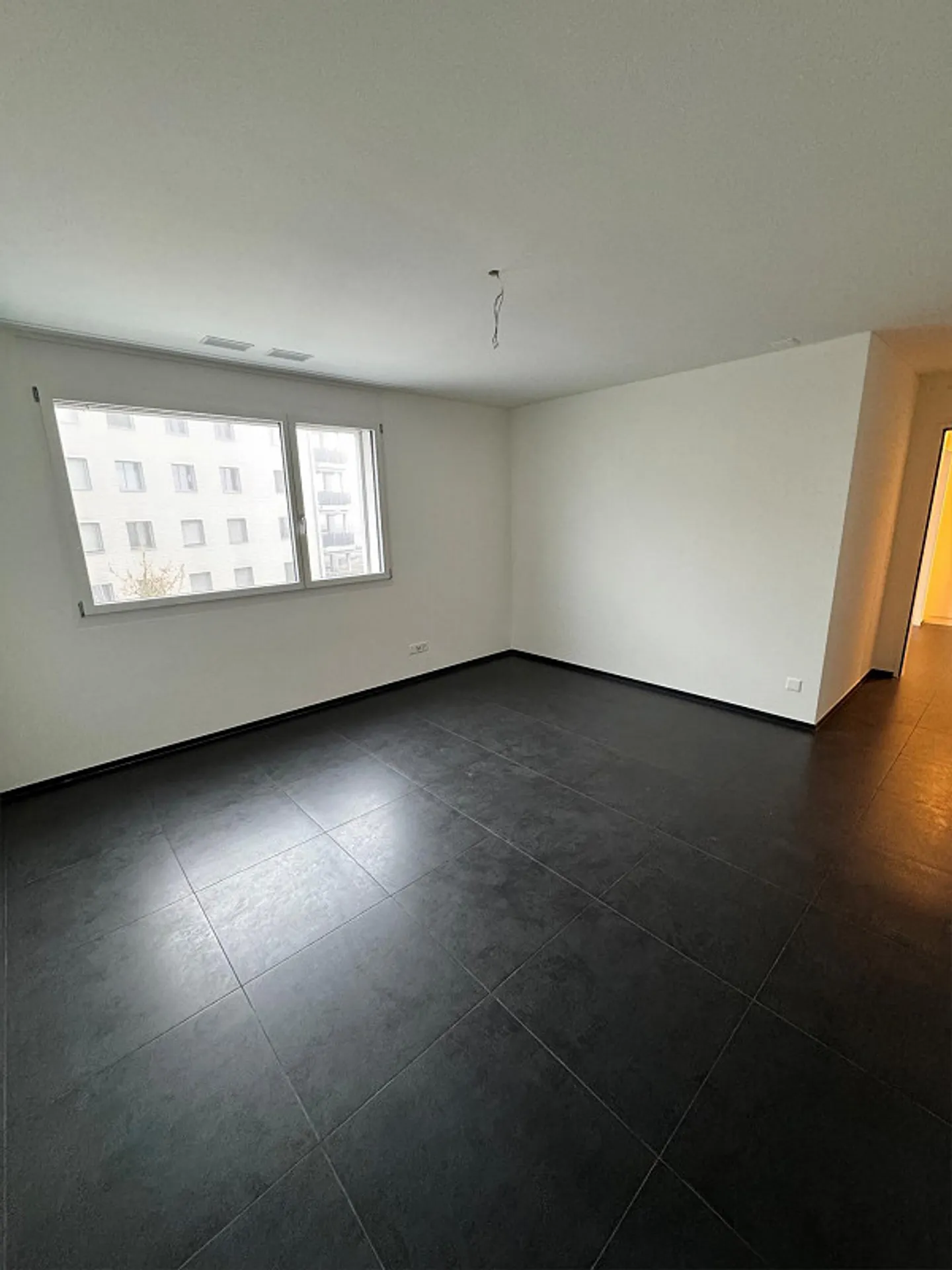 Dreamlike penthouse apartment seeks long-term tenants - Photo 7 of 11