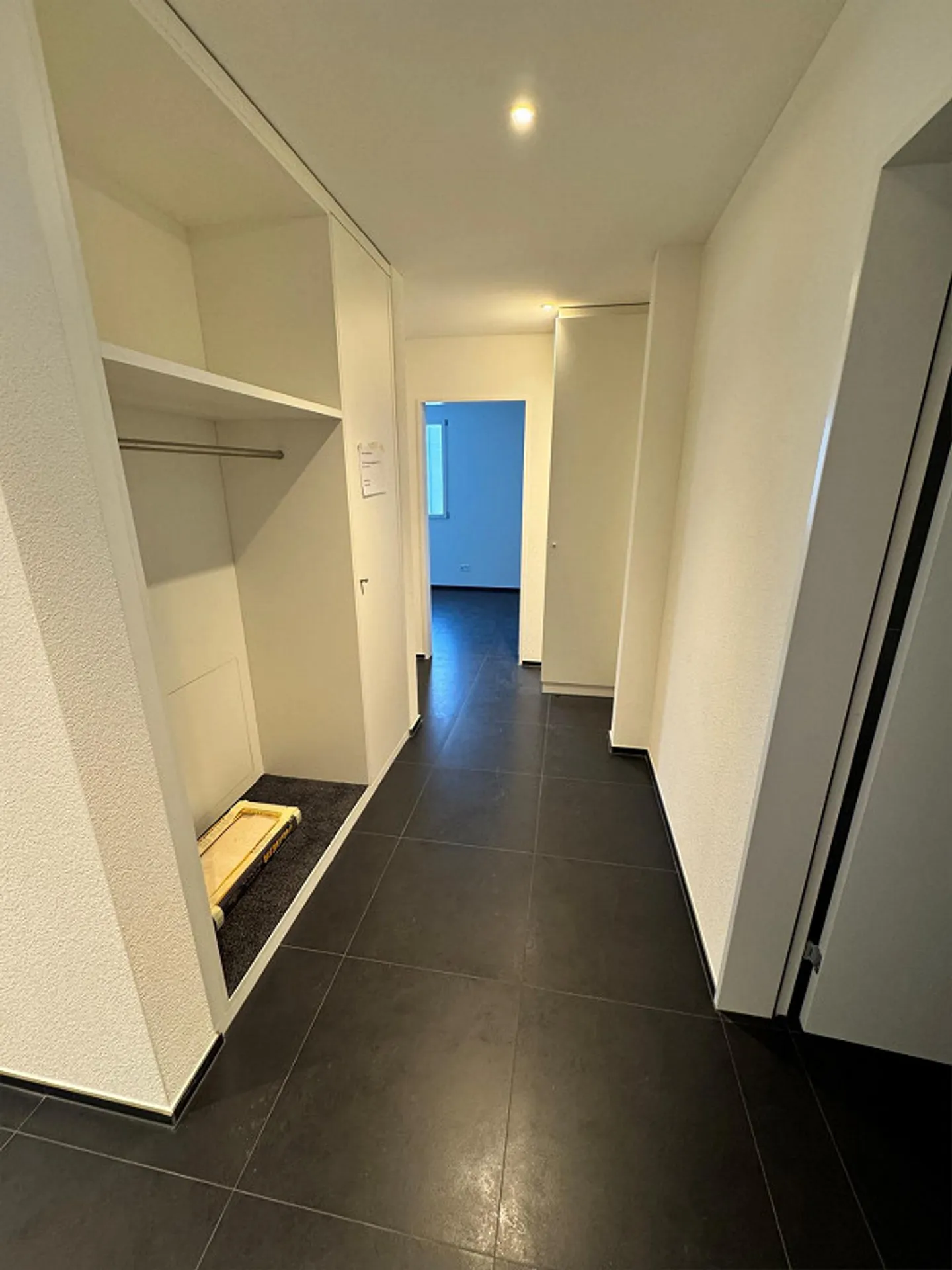 Dreamlike penthouse apartment seeks long-term tenants - Photo 10 of 11