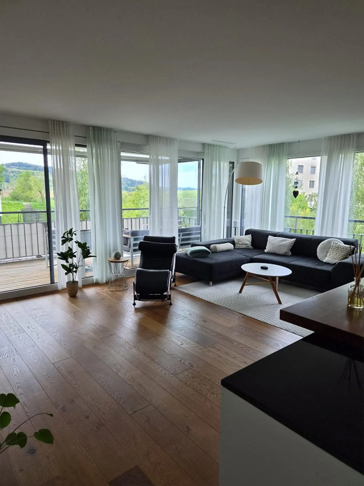 Central & bright 4½-room apartment in the green - Photo 3 of 4