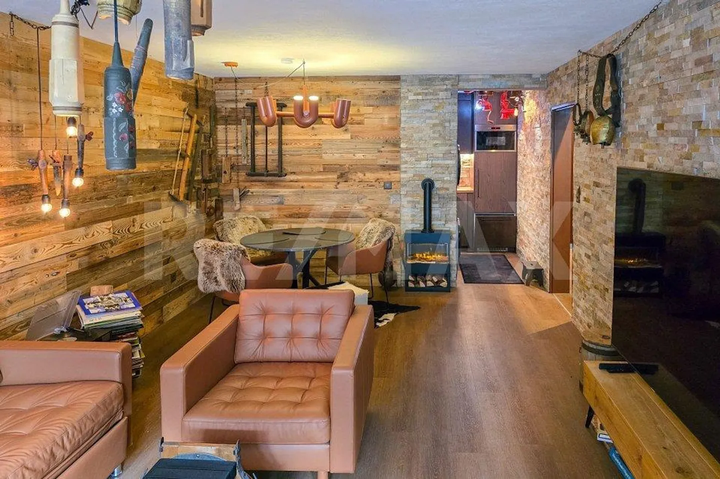 Cervin en vue - appartement élégant de 2,5 pièces à louer à long terme - Photo 3 sur 13