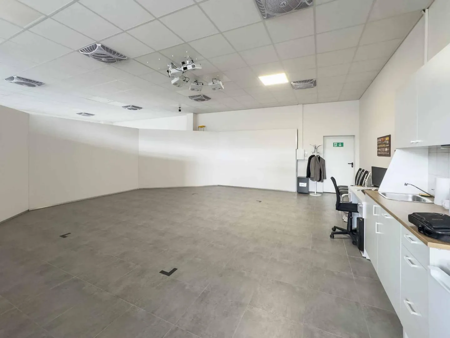 Bureau lumineux de 125 m² en Open-Space - Photo 1 sur 8