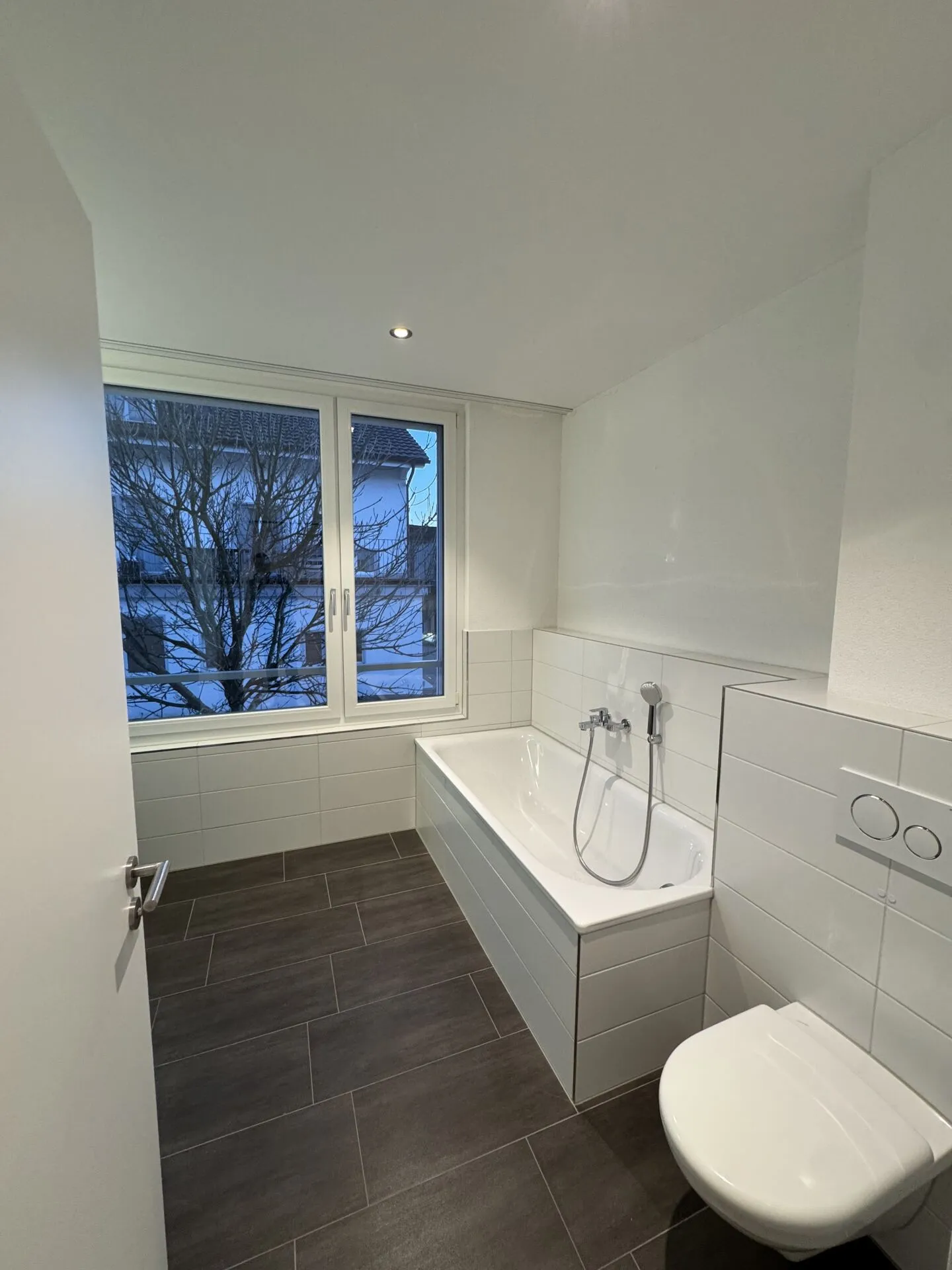 Appartamento luminoso e moderno di 4,5 stanze - Foto 8 di 10