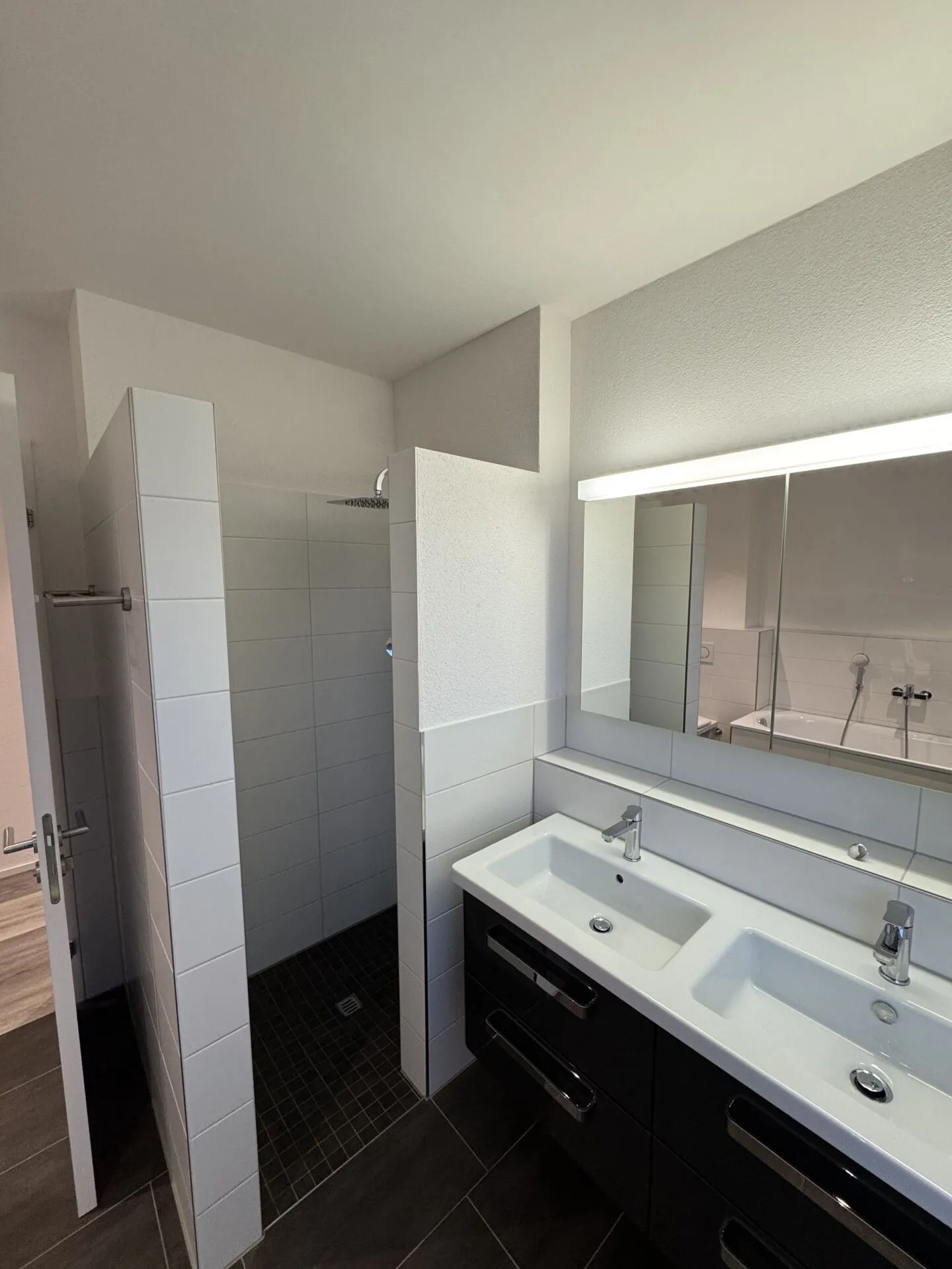 Appartamento luminoso e moderno di 4,5 stanze - Foto 9 di 10