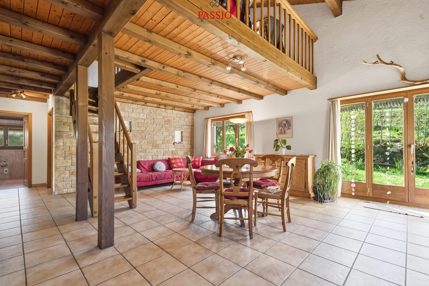 Charming 5.5-Room Single-Family House with a Wide View and Large Garden - Photo 6 of 45