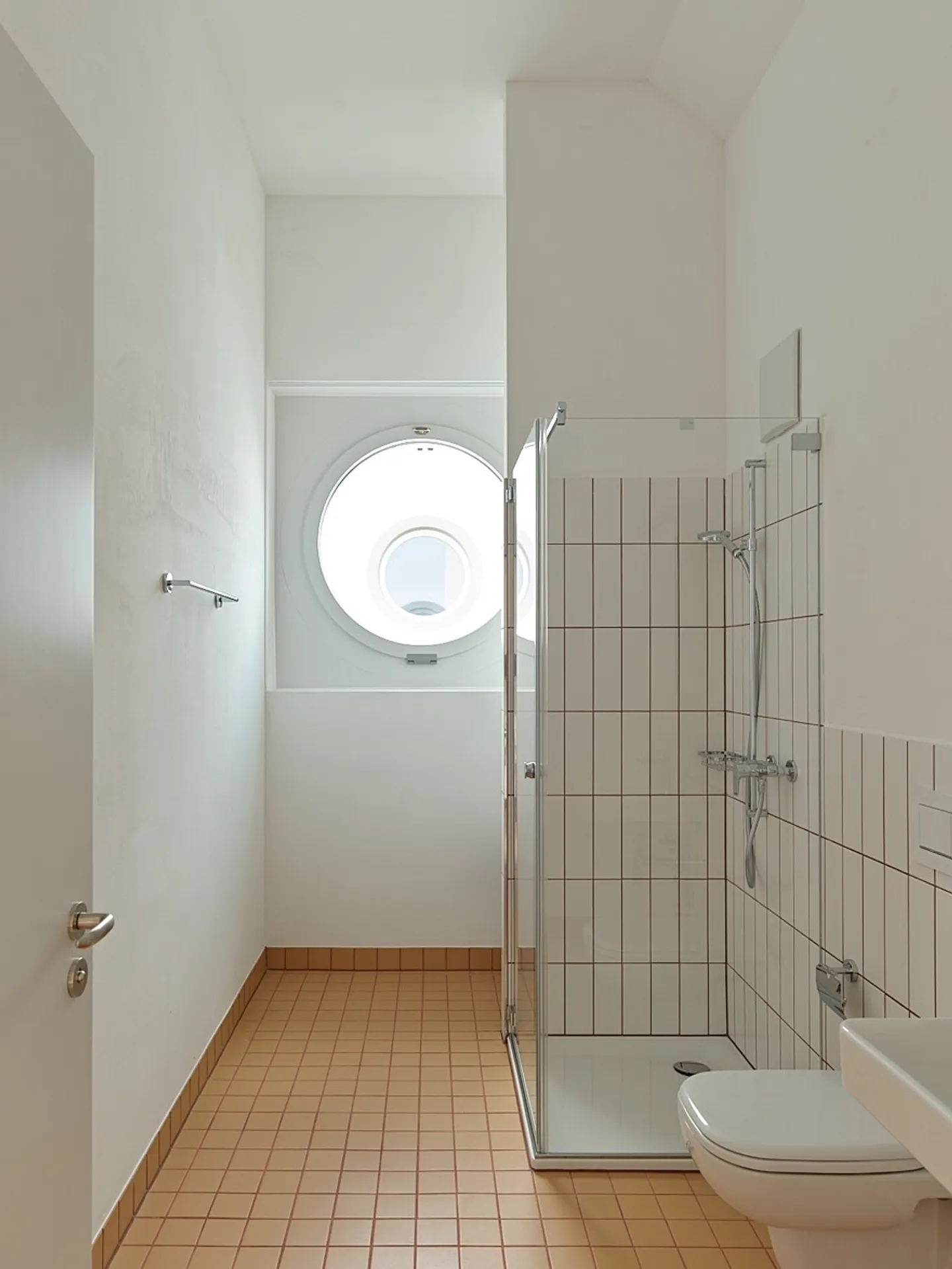 Appartement exclusif dans un quartier calme de la ville ! - Photo 2 sur 4