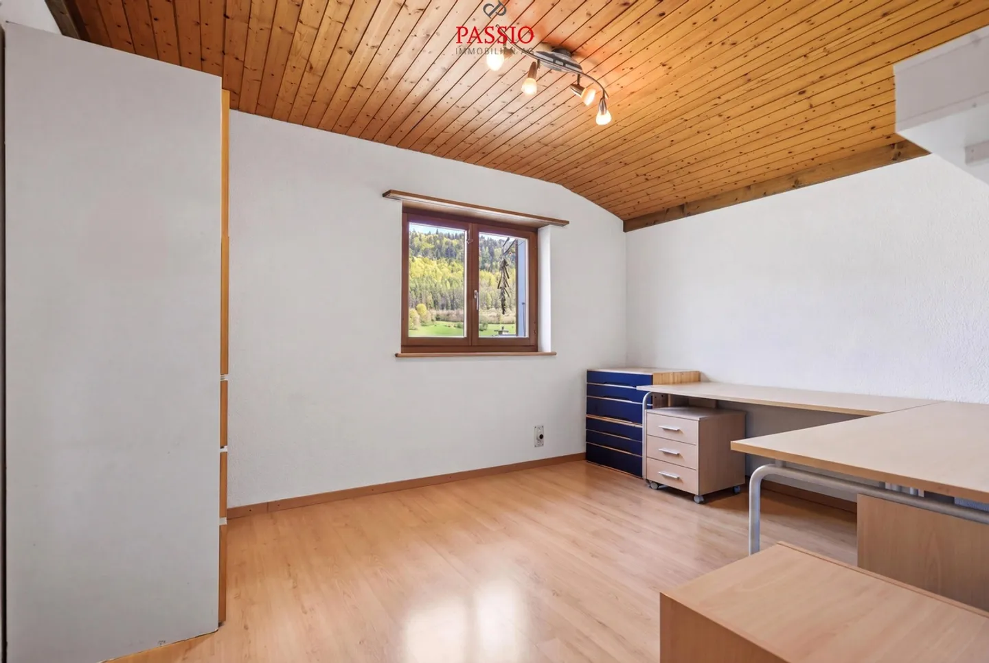 Charming 5.5-Room Single-Family House with a Wide View and Large Garden - Photo 17 of 45