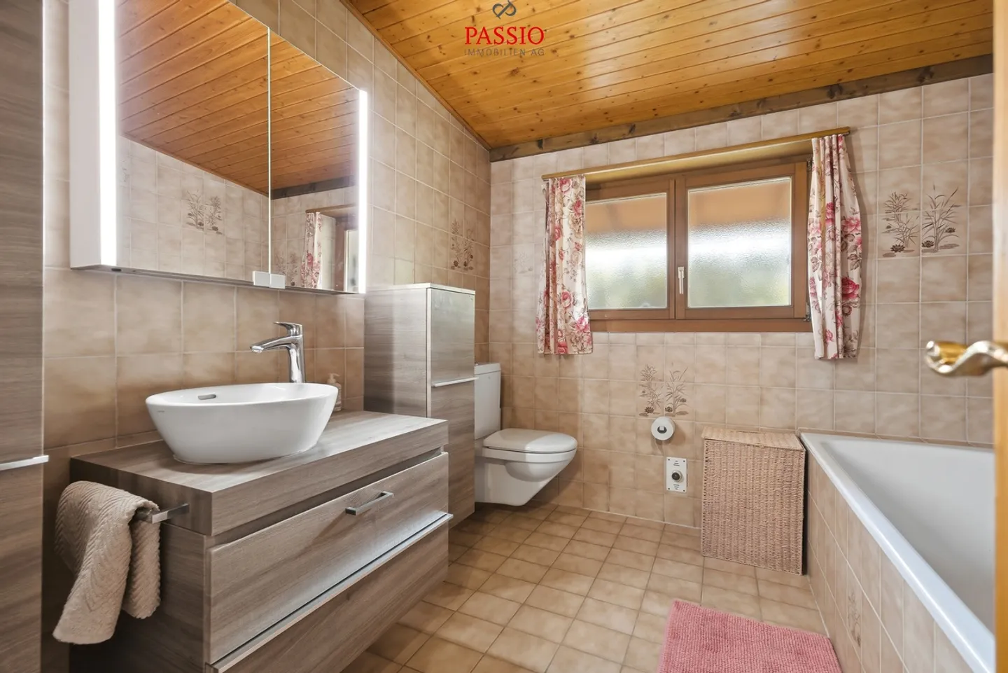 Charming 5.5-Room Single-Family House with a Wide View and Large Garden - Photo 12 of 45